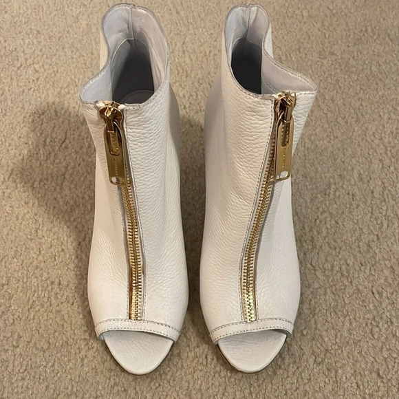 Burberry White leather booties - Picture 1 of 11